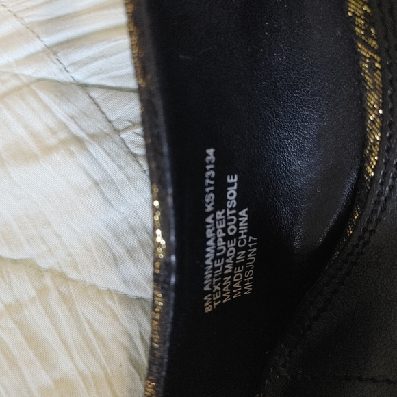 Sling back golden and black colors. Great to update any outfit, even jeans. - Picture 2 of 2